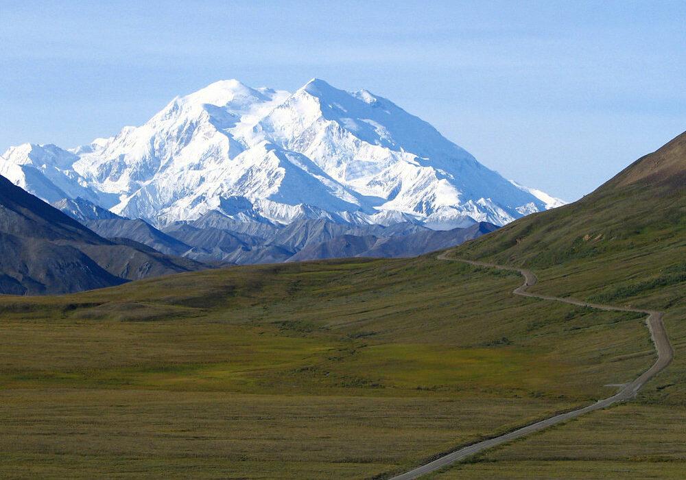 Mount_McKinley_and_Denali_National_Park_Road_2048px